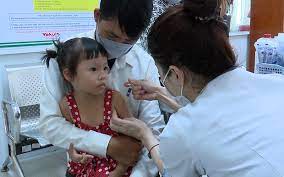 Triển khai tiêm vaccine bại liệt cho trẻ